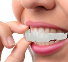 Load image into Gallery viewer, Instant Perfect Smile Upper & Lower Clip/Snap On Veneers for Perfect Teeth